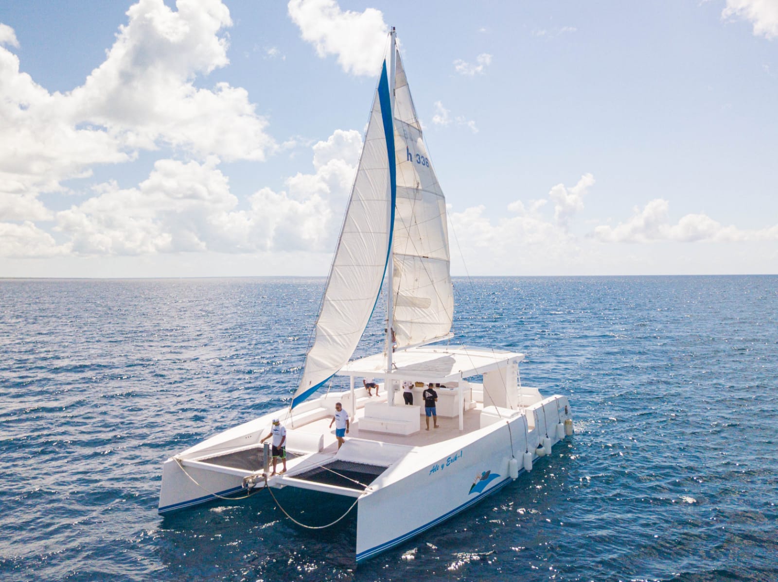 Alquiler de Catamarán Privado para Isla Saona – Ideal para Familias y Grupos de Amigos
